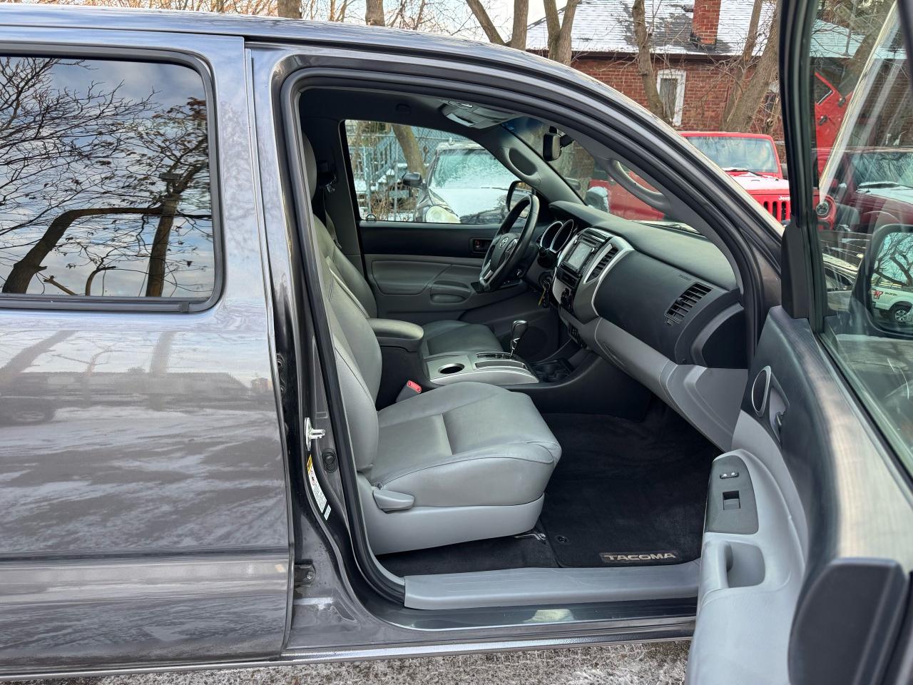 2015 Toyota Tacoma TRD SPORT - 4X4 Photo