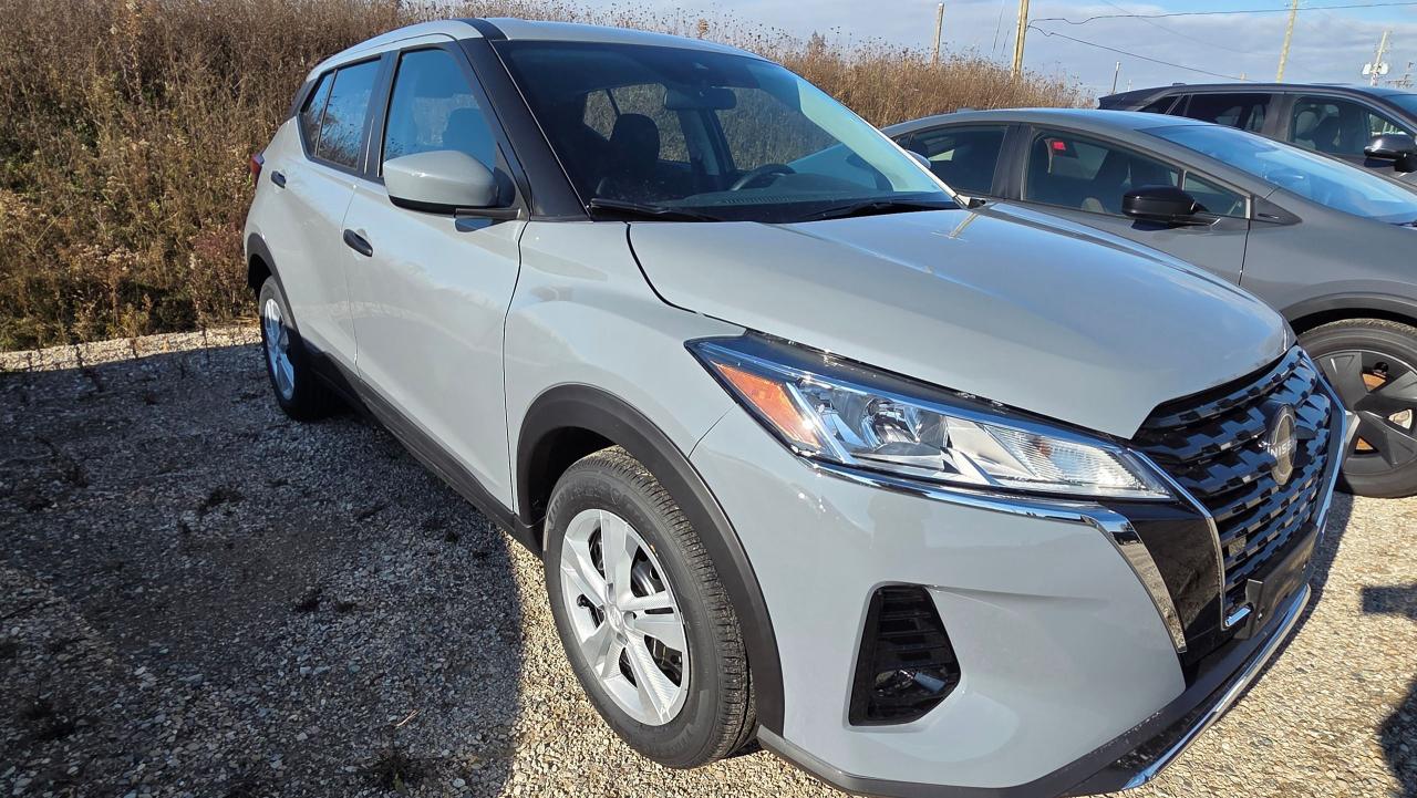 2025 Nissan Kicks S Photo3