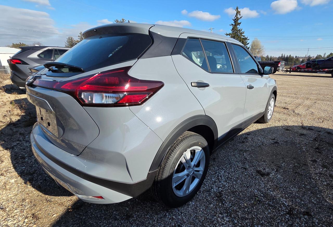2025 Nissan Kicks S Photo4