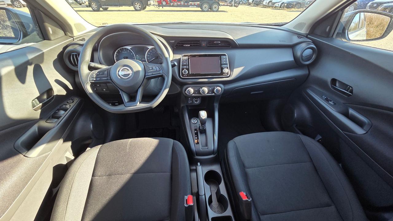 2025 Nissan Kicks S Photo