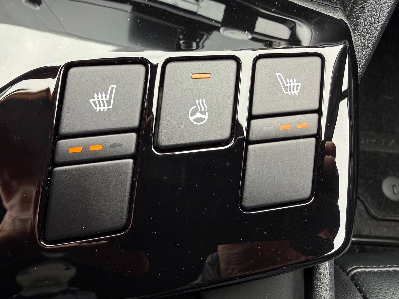 2025 Kia Sportage X-Line Leather! AutoStart! CarPlay! Photo