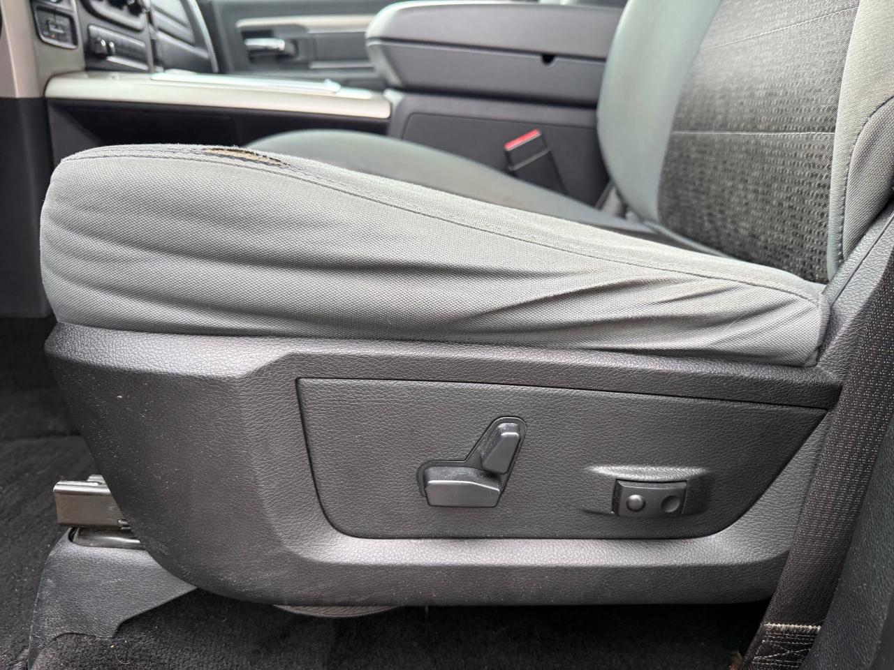 2014 RAM 1500 SLT V6! AutoStart! Crew! Photo3