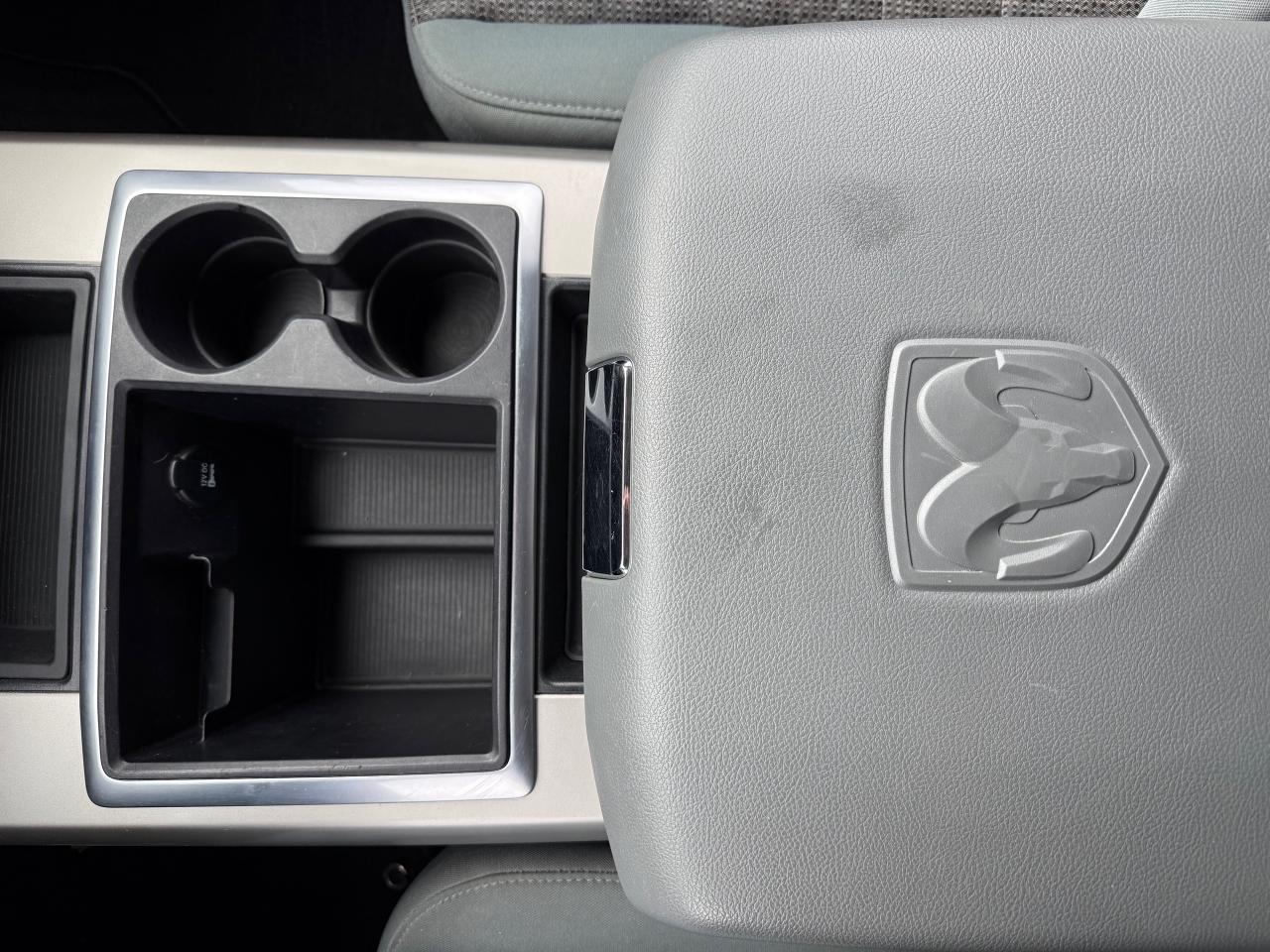 2014 RAM 1500 SLT V6! AutoStart! Crew! Photo