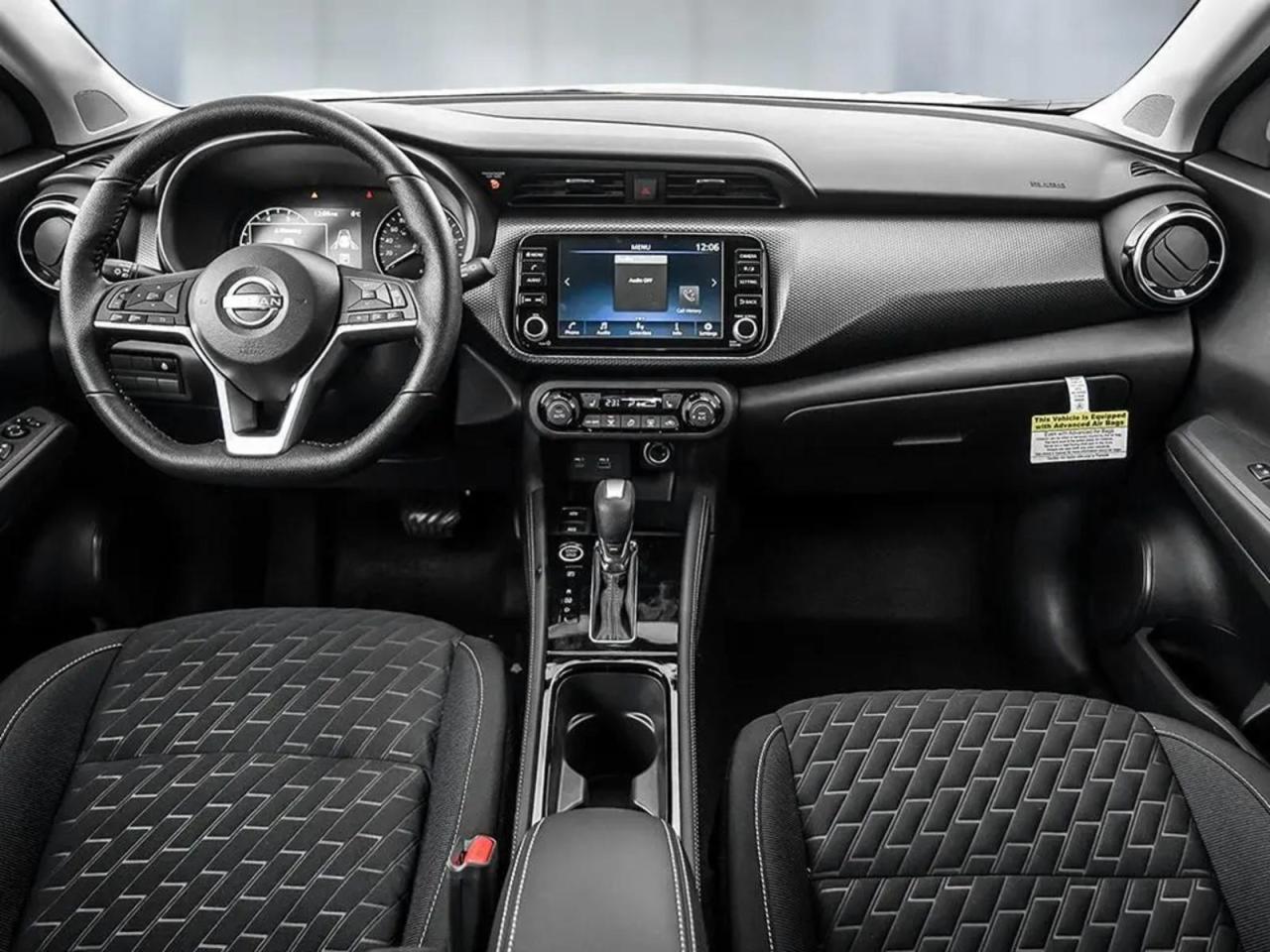 2025 Nissan Kicks Play SV Photo