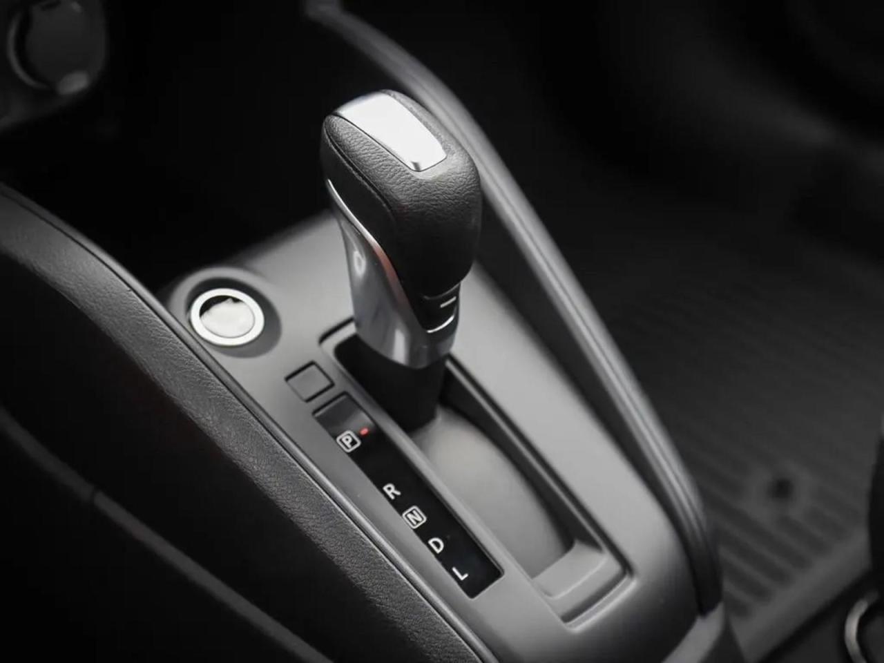 2025 Nissan Kicks Play S Photo2