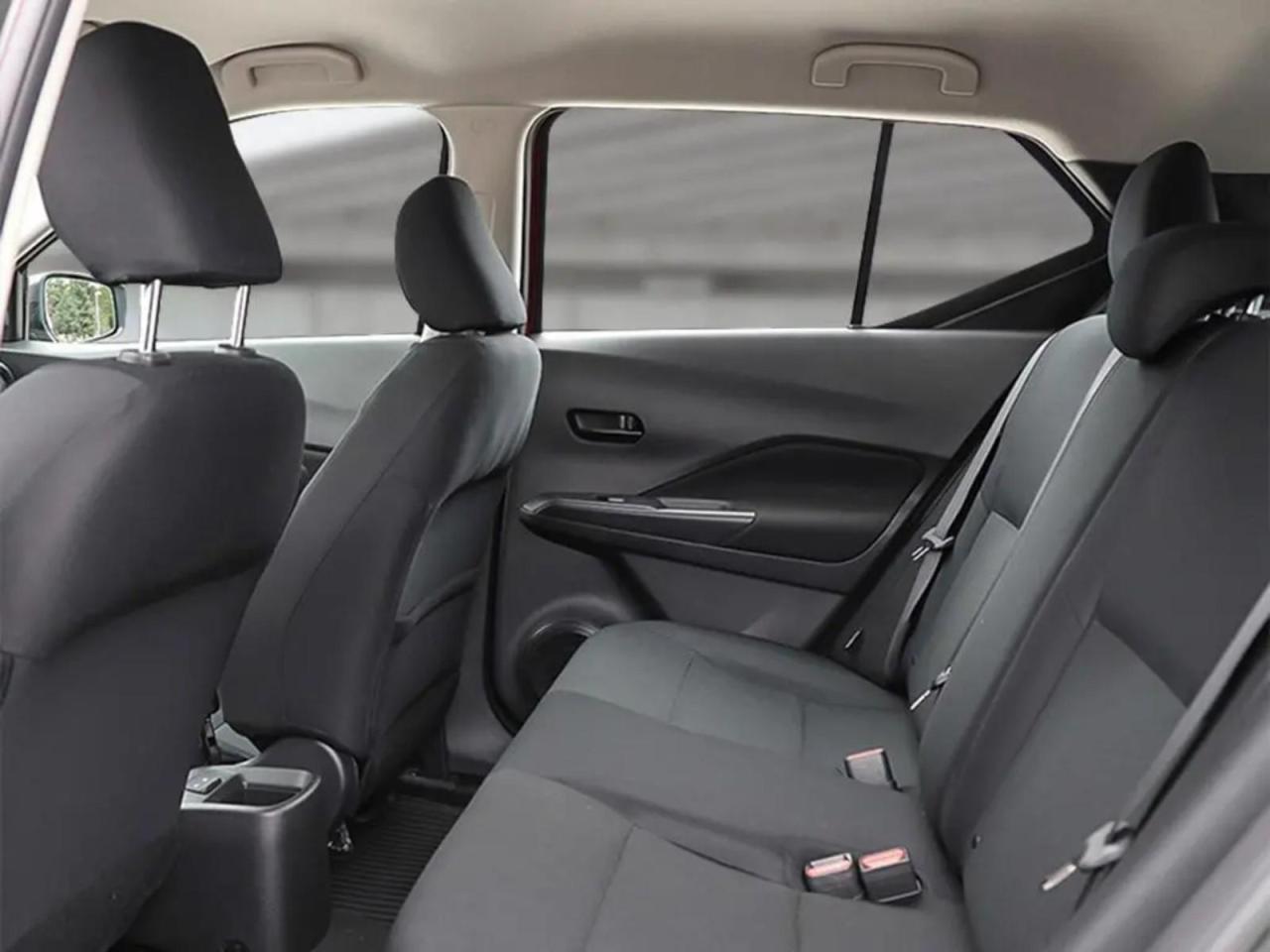 2025 Nissan Kicks Play S Photo