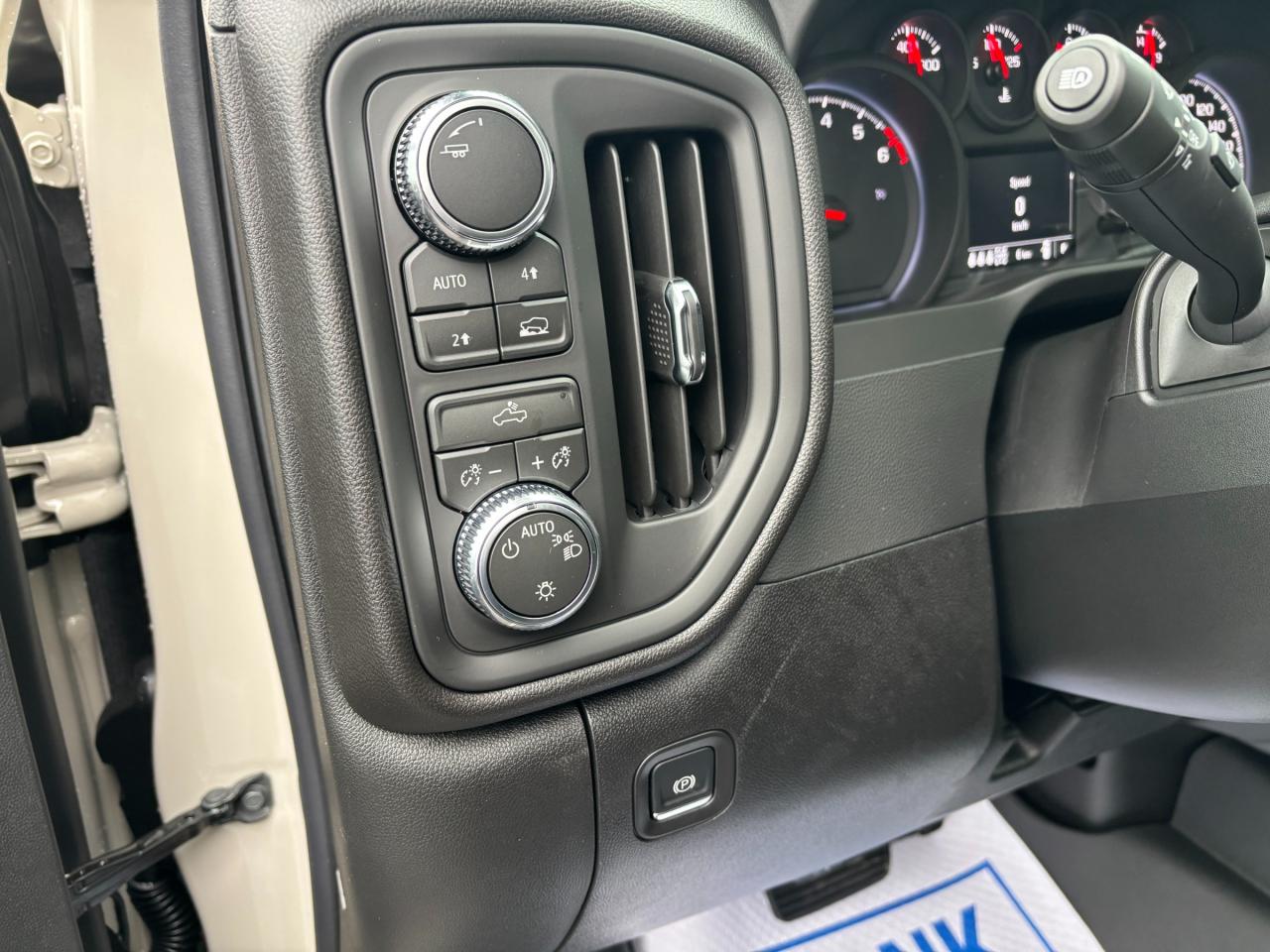 2026 GMC Sierra 1500 2026 GMC Sierra Pro Crew Cab 4WD Photo