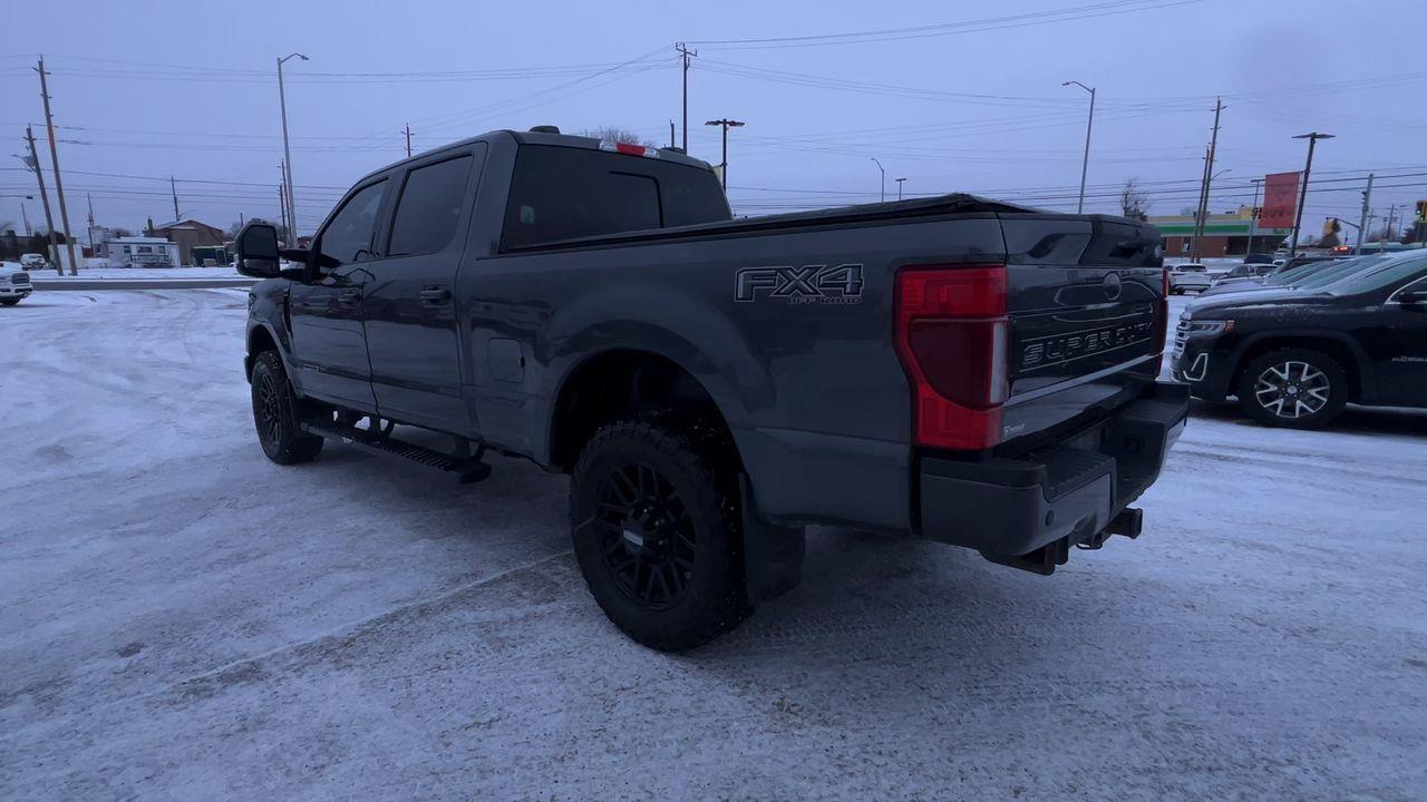 2020 Ford F-250 Lariat 4X4, MOONROOF, HEATED LEATHER SEATS, NAV, BACK UP CAM, HEATED STEERING WHEEL!! Photo