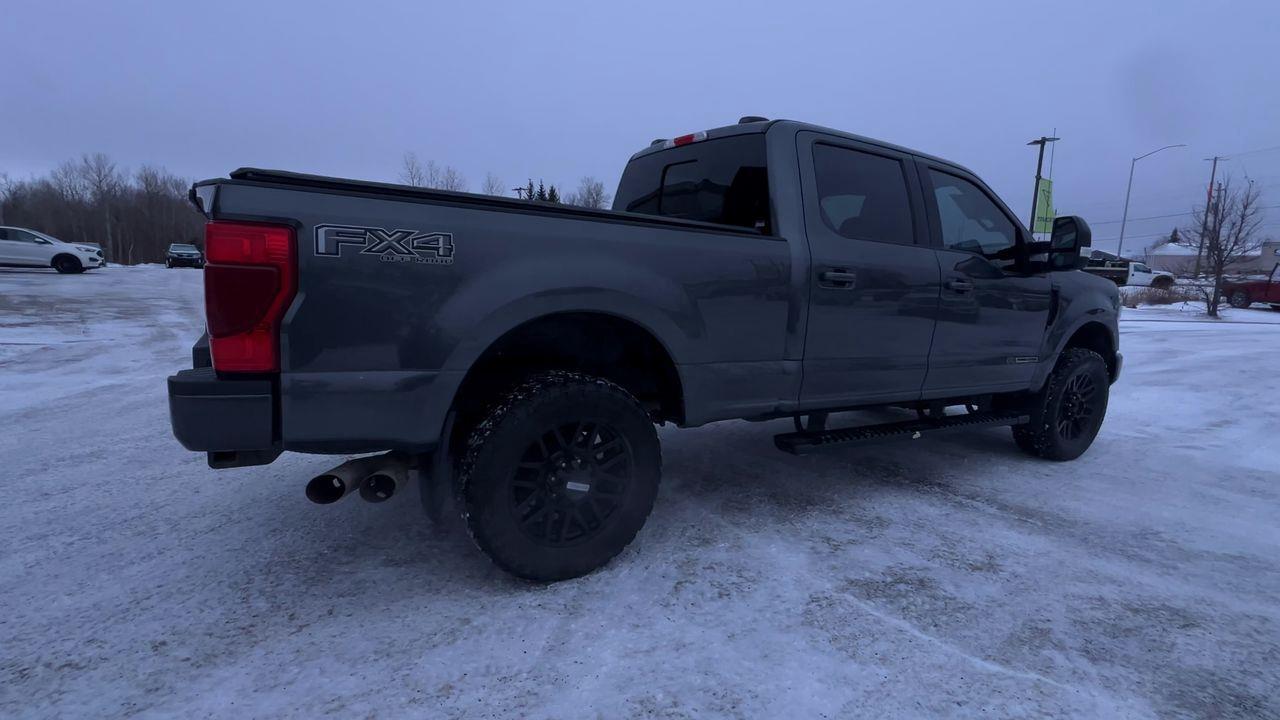 2020 Ford F-250 Lariat 4X4, MOONROOF, HEATED LEATHER SEATS, NAV, BACK UP CAM, HEATED STEERING WHEEL!! Photo