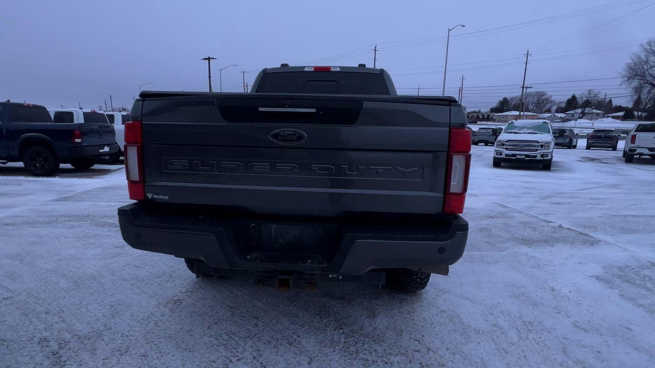 2020 Ford F-250 Lariat 4X4, MOONROOF, HEATED LEATHER SEATS, NAV, BACK UP CAM, HEATED STEERING WHEEL!! Photo2