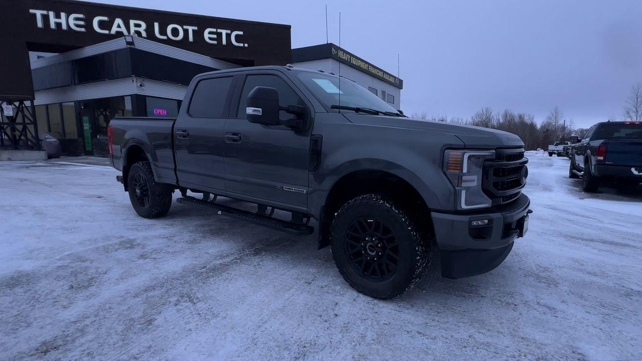 2020 Ford F-250 Lariat 4X4, MOONROOF, HEATED LEATHER SEATS, NAV, BACK UP CAM, HEATED STEERING WHEEL!! Photo