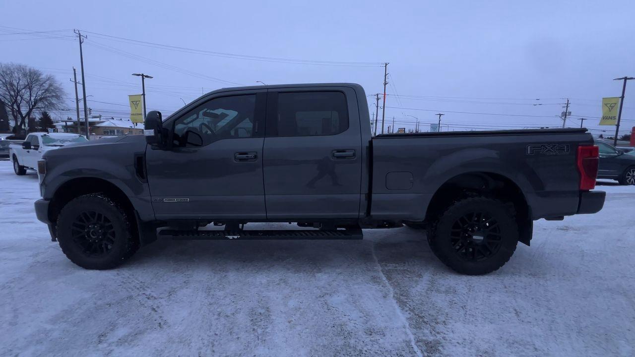 2020 Ford F-250 Lariat 4X4, MOONROOF, HEATED LEATHER SEATS, NAV, BACK UP CAM, HEATED STEERING WHEEL!! Photo