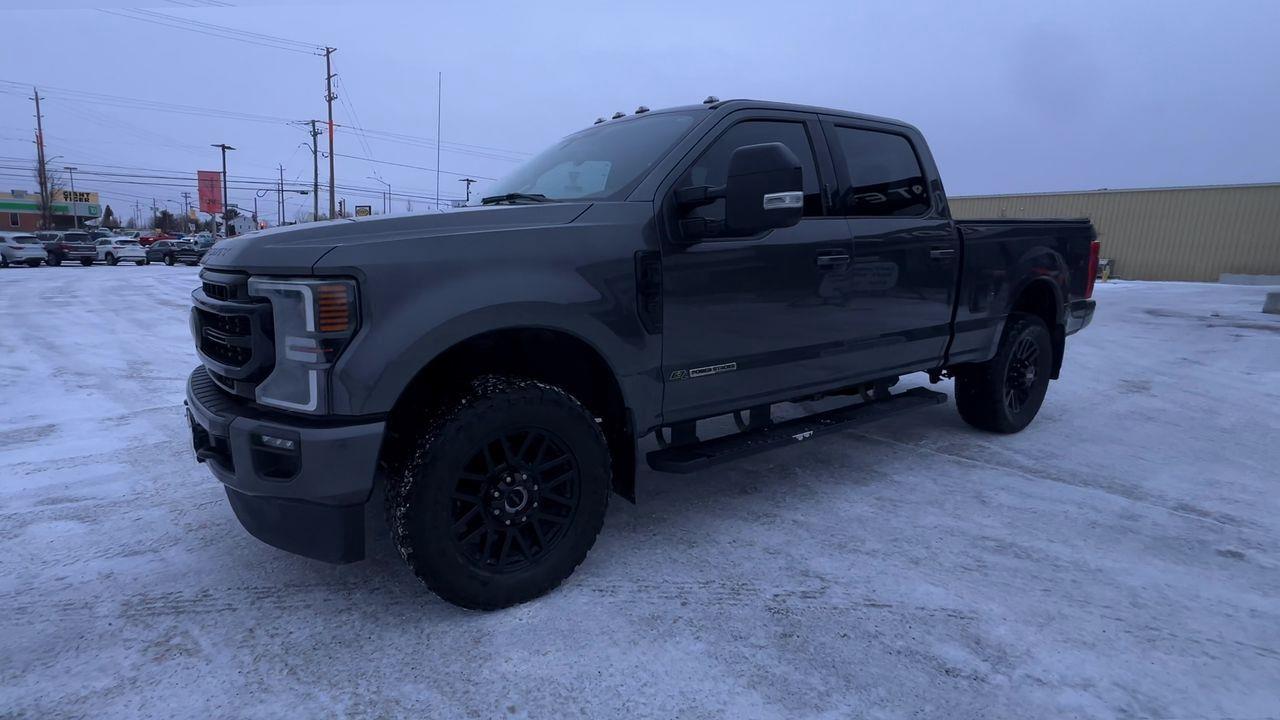 2020 Ford F-250 Lariat 4X4, MOONROOF, HEATED LEATHER SEATS, NAV, BACK UP CAM, HEATED STEERING WHEEL!! Photo