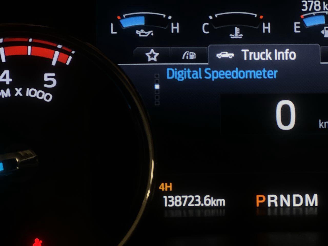 2020 Ford F-250 Lariat 4X4, MOONROOF, HEATED LEATHER SEATS, NAV, BACK UP CAM, HEATED STEERING WHEEL!! Photo