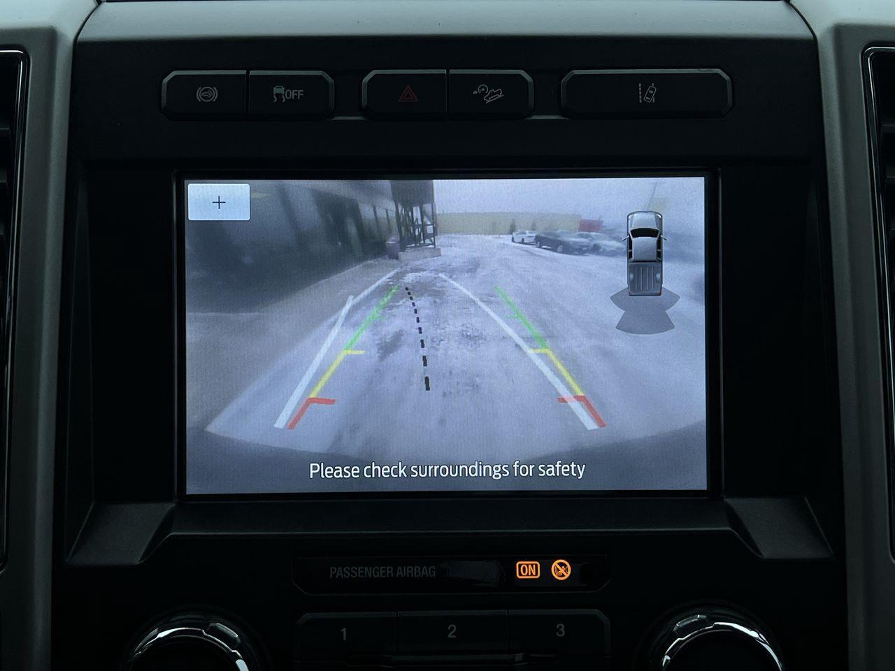 2020 Ford F-250 Lariat 4X4, MOONROOF, HEATED LEATHER SEATS, NAV, BACK UP CAM, HEATED STEERING WHEEL!! Photo