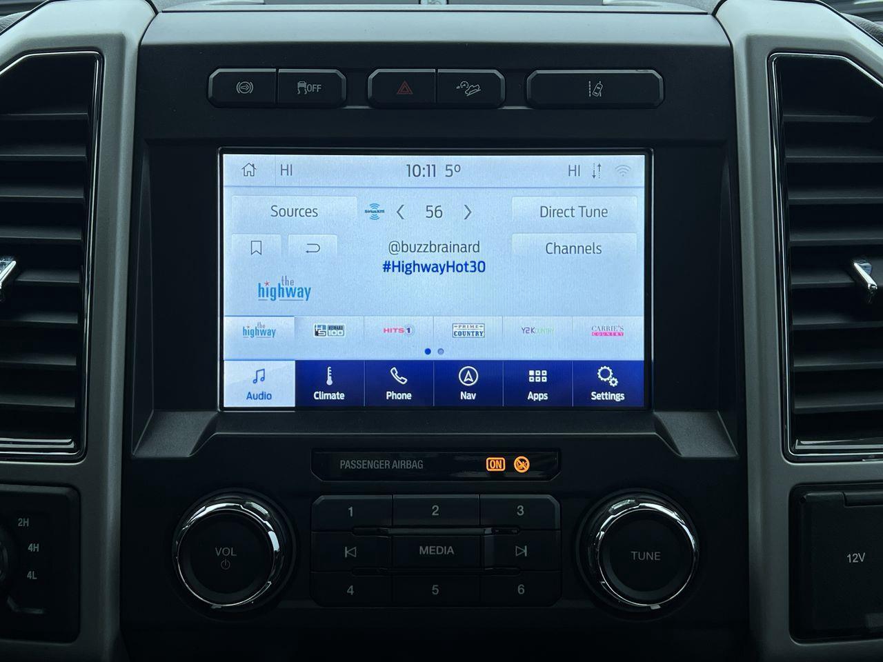 2020 Ford F-250 Lariat 4X4, MOONROOF, HEATED LEATHER SEATS, NAV, BACK UP CAM, HEATED STEERING WHEEL!! Photo