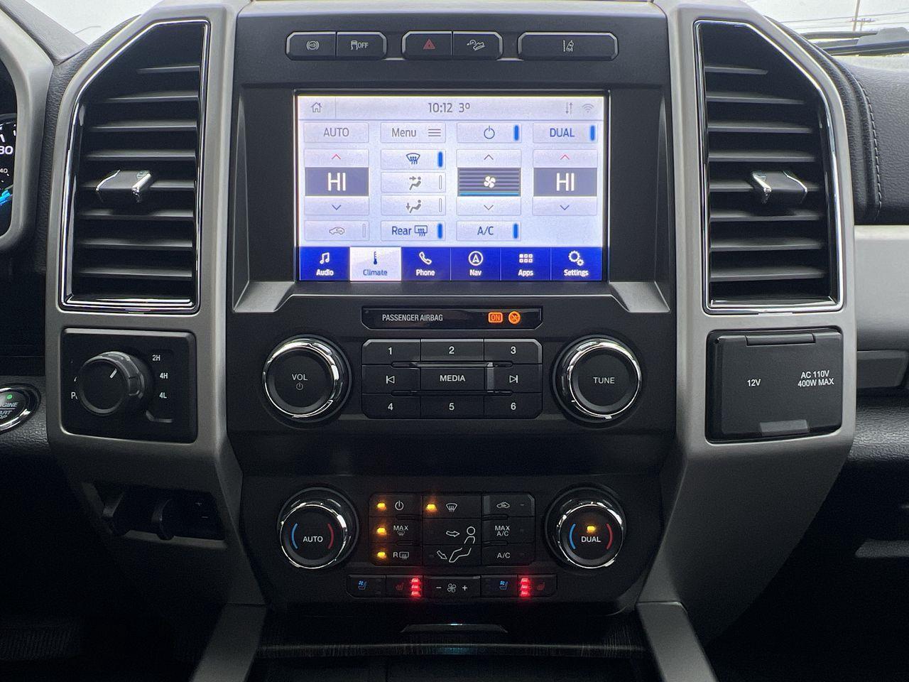 2020 Ford F-250 Lariat 4X4, MOONROOF, HEATED LEATHER SEATS, NAV, BACK UP CAM, HEATED STEERING WHEEL!! Photo