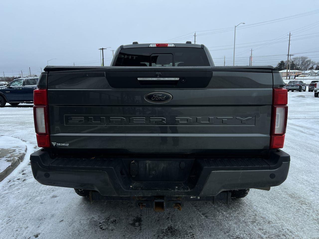 2020 Ford F-250 Lariat 4X4, MOONROOF, HEATED LEATHER SEATS, NAV, BACK UP CAM, HEATED STEERING WHEEL!! Photo