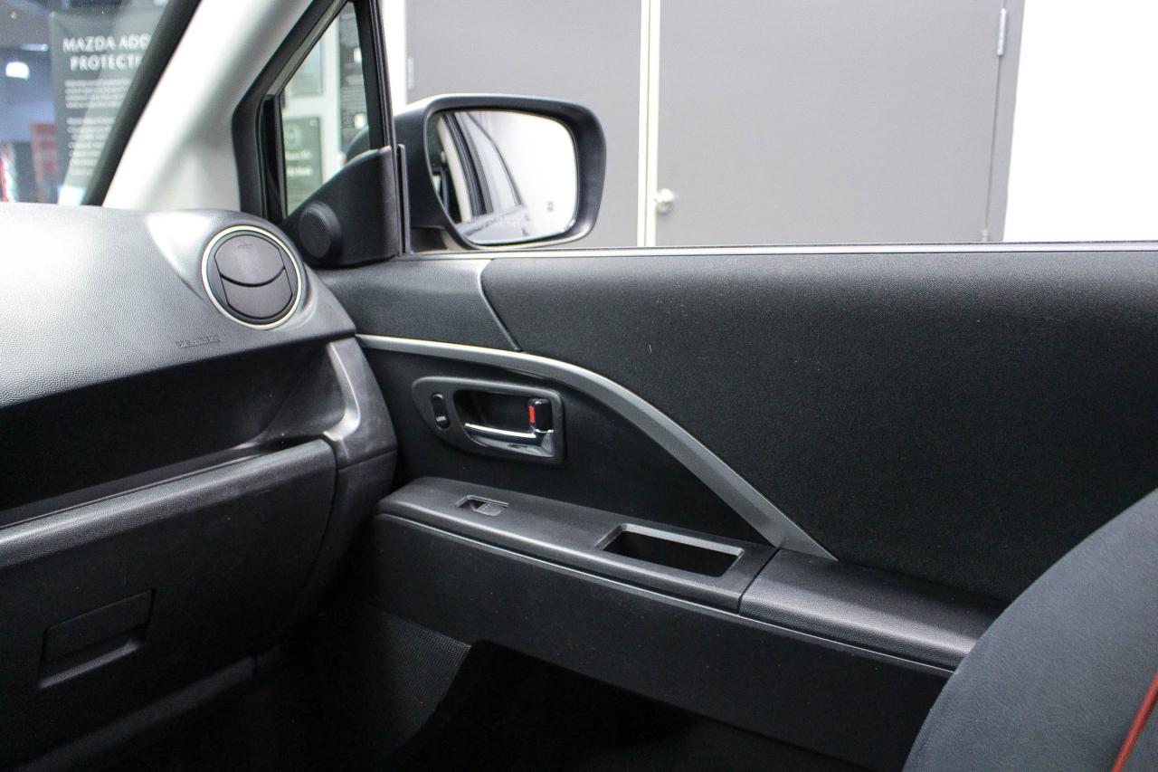 2012 Mazda MAZDA5 GT LOW KMS - LEATHER SEATS - HEATED FRONT SEATS Photo