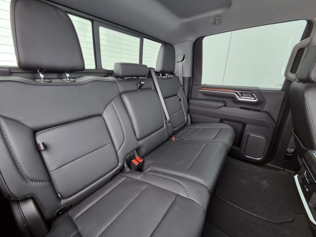 2025 GMC Sierra 2500 Denali Crew Cab 4X4 One Owner | Leather | 20" Wheels Photo