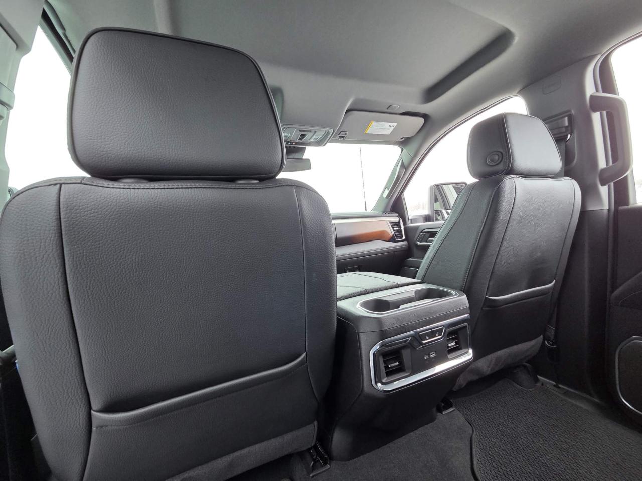 2025 GMC Sierra 2500 Denali Crew Cab 4X4 One Owner | Leather | 20" Wheels Photo