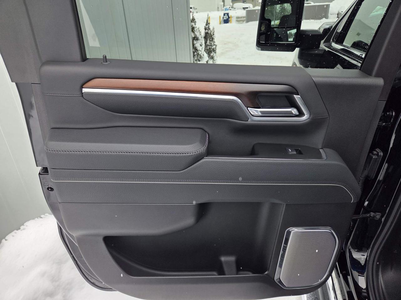 2025 GMC Sierra 2500 Denali Crew Cab 4X4 One Owner | Leather | 20" Wheels Photo