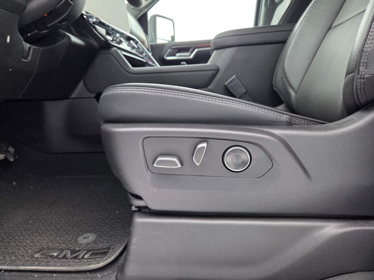 2025 GMC Sierra 2500 Denali Crew Cab 4X4 One Owner | Leather | 20" Wheels Photo