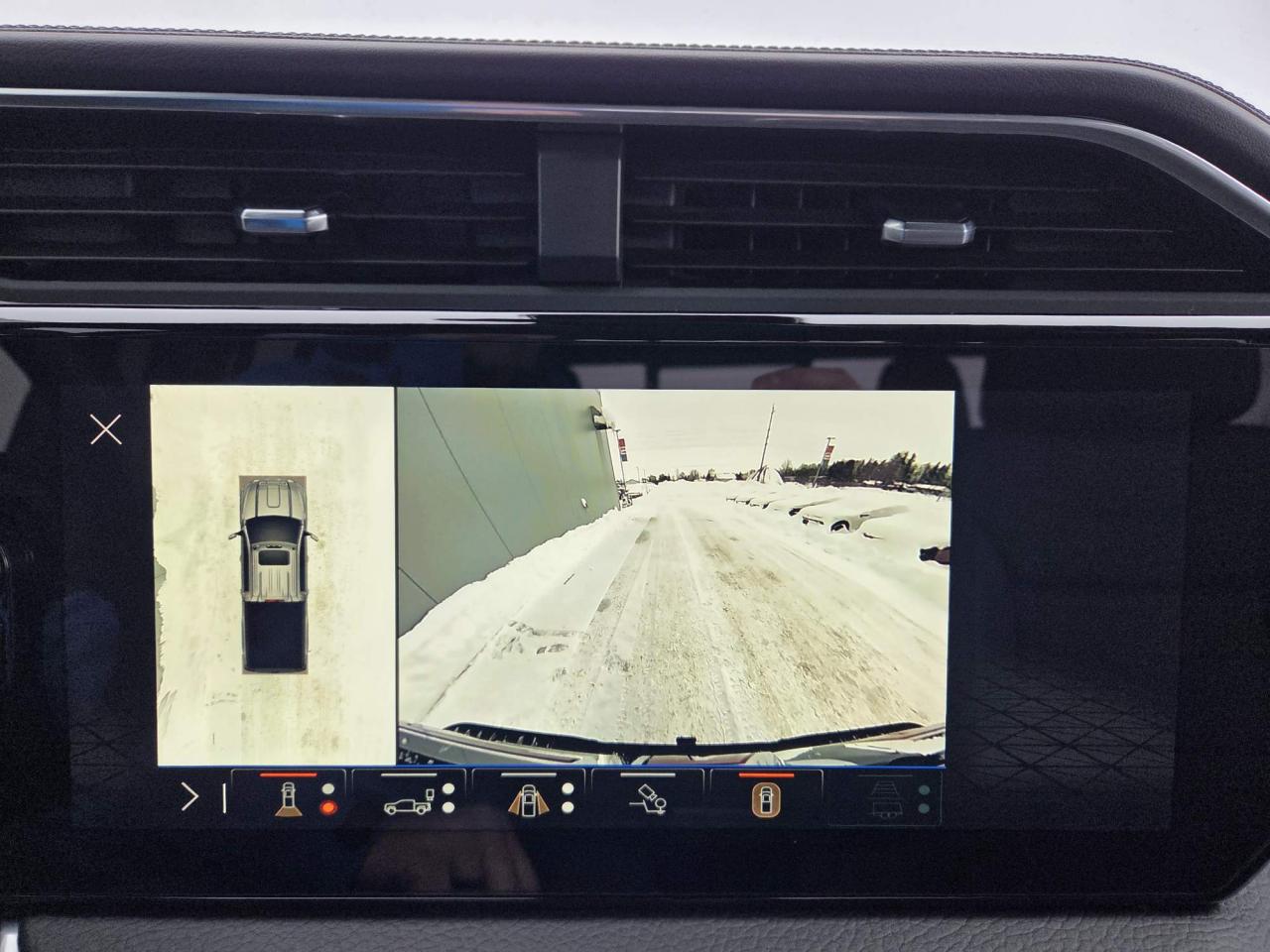 2025 GMC Sierra 2500 Denali Crew Cab 4X4 One Owner | Leather | 20" Wheels Photo