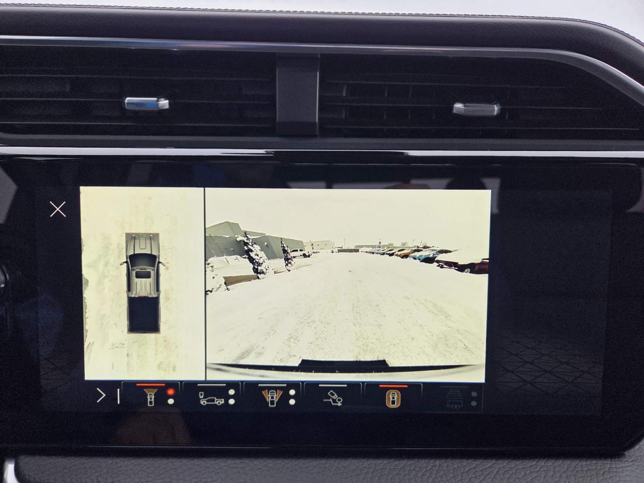 2025 GMC Sierra 2500 Denali Crew Cab 4X4 One Owner | Leather | 20" Wheels Photo