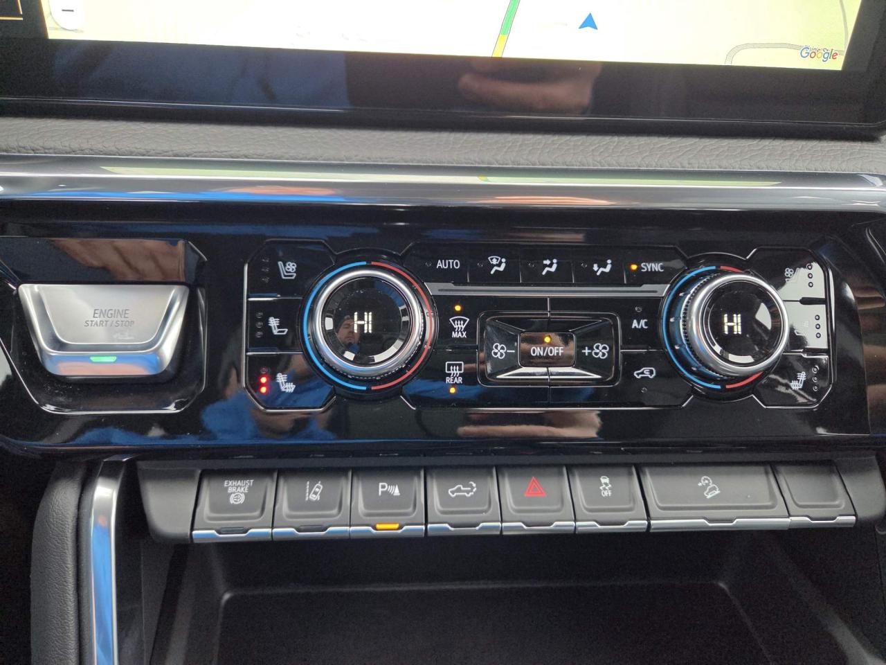 2025 GMC Sierra 2500 Denali Crew Cab 4X4 One Owner | Leather | 20" Wheels Photo