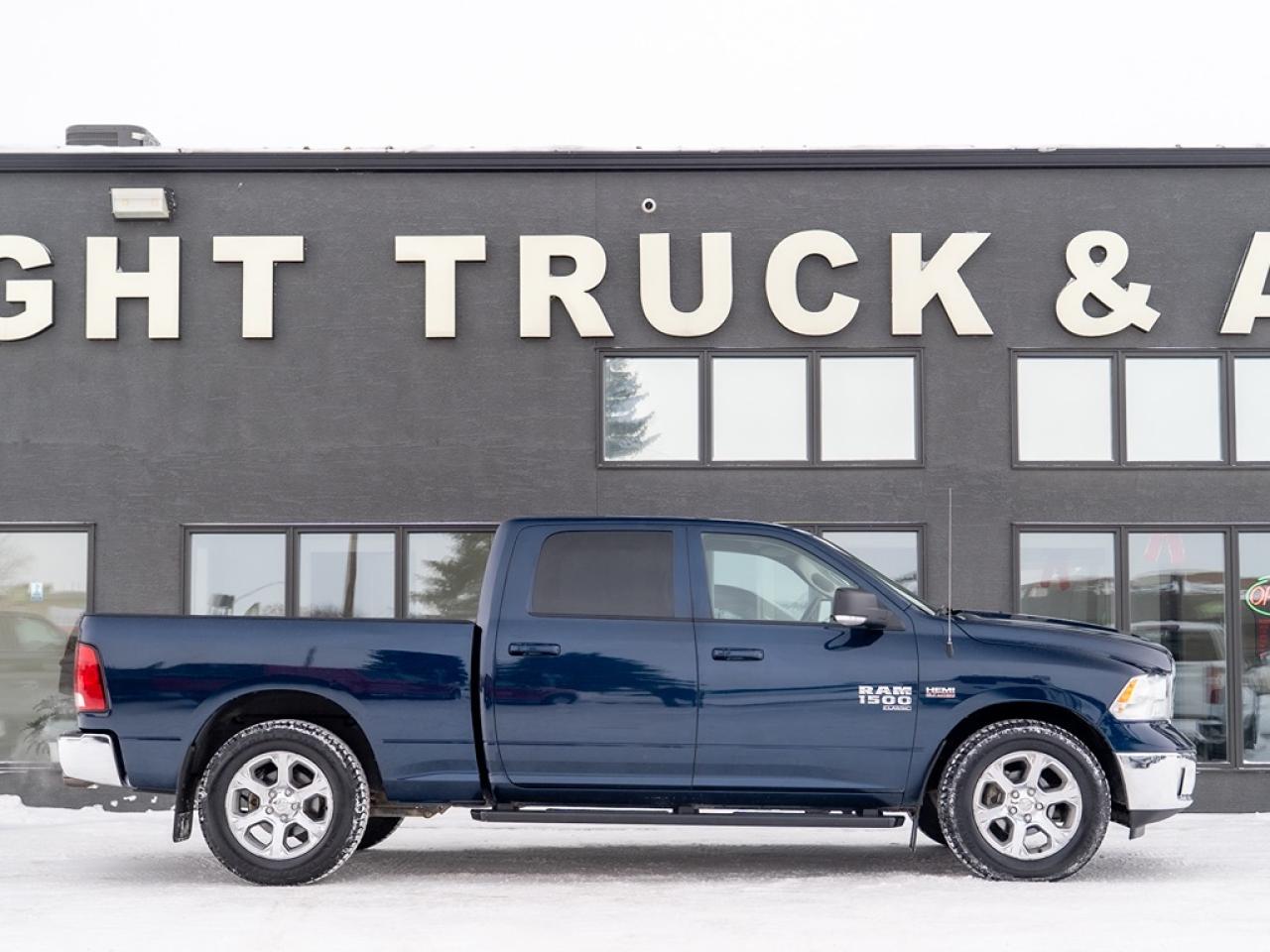 2022 RAM 1500 Classic SLT Photo4