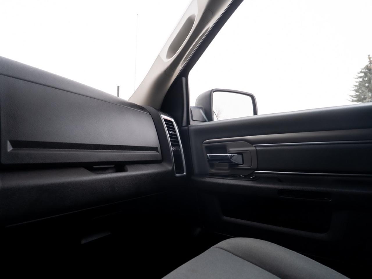 2022 RAM 1500 Classic SLT Photo34