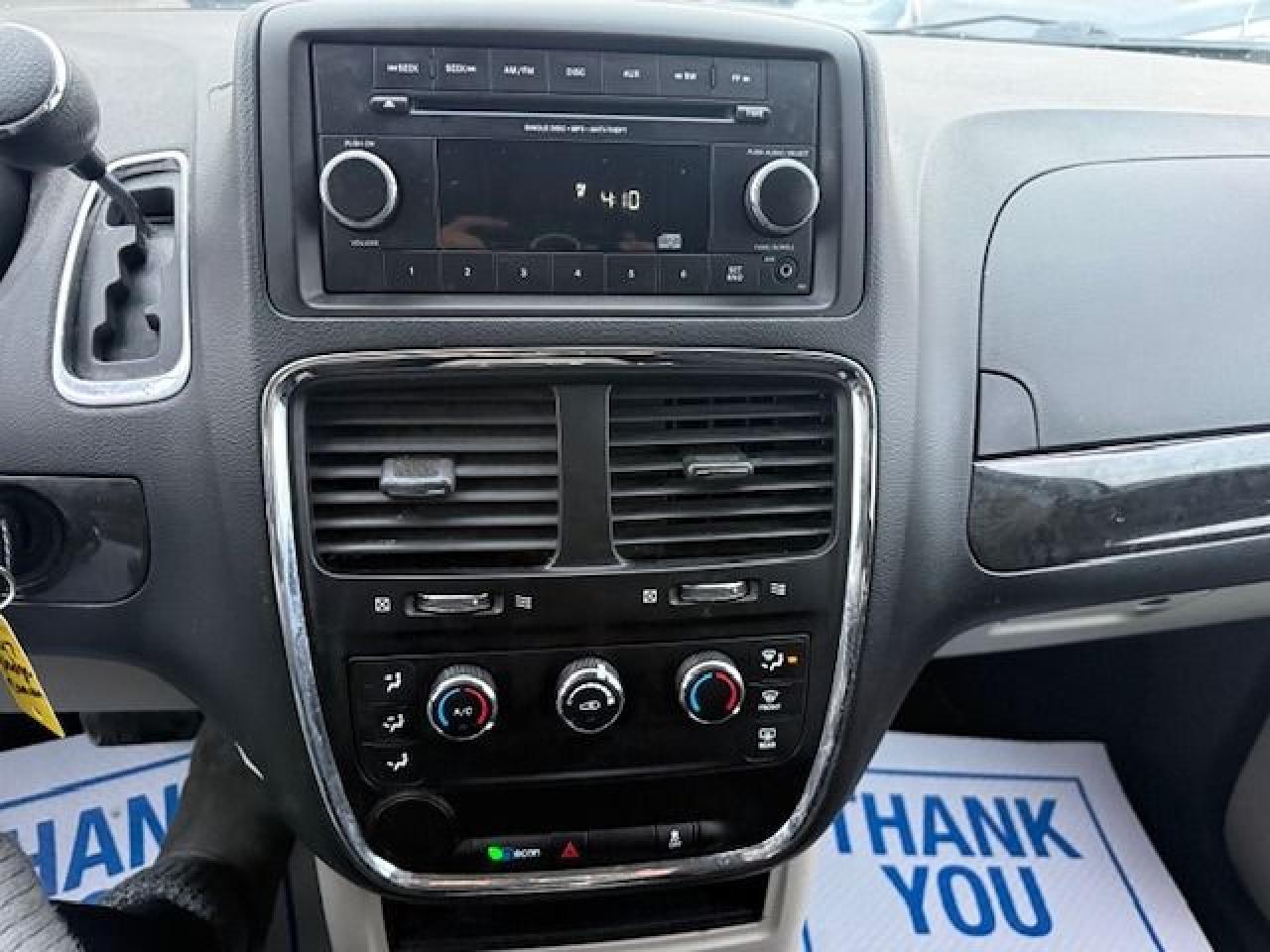 2017 Dodge Grand Caravan SXT Photo2