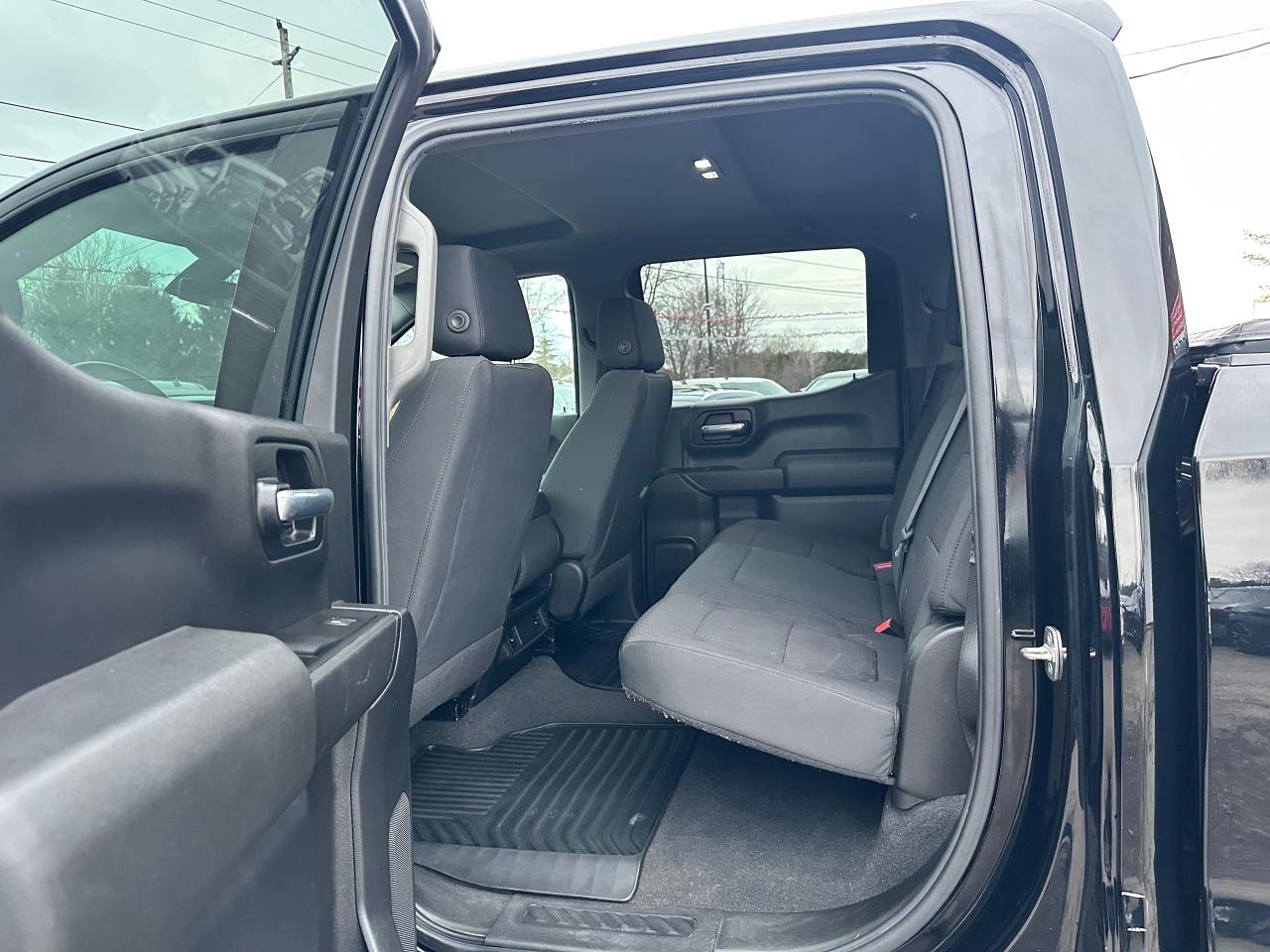 2020 GMC Sierra 1500 4x4Crew Cloth FM AC CarPlay BackupCam Bedliner 2.7 Photo