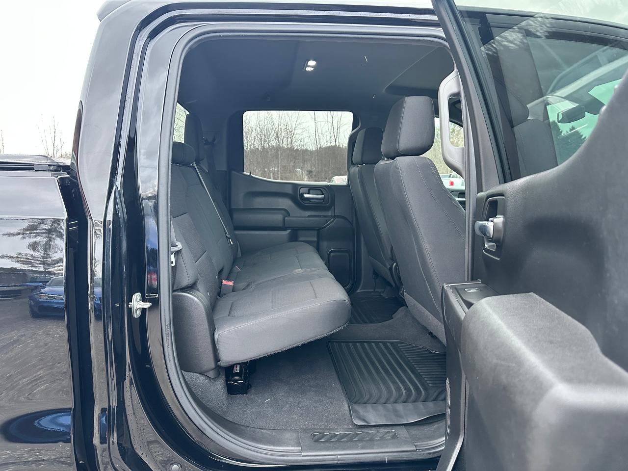 2020 GMC Sierra 1500 4x4Crew Cloth FM AC CarPlay BackupCam Bedliner 2.7 Photo