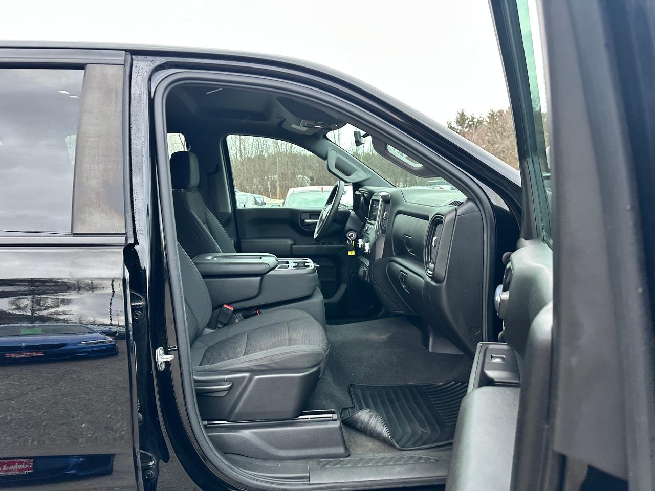 2020 GMC Sierra 1500 4x4Crew Cloth FM AC CarPlay BackupCam Bedliner 2.7 Photo