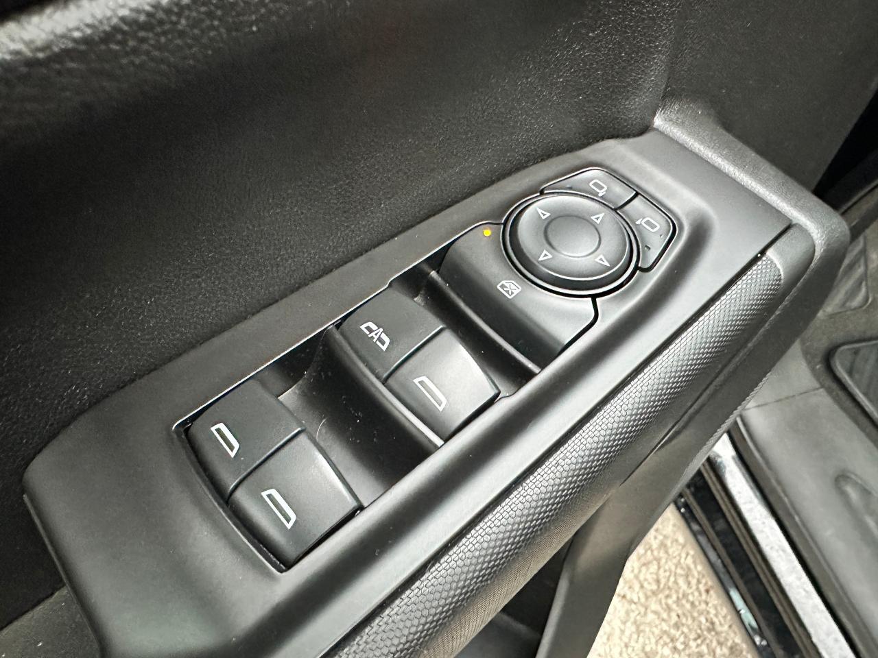 2020 GMC Sierra 1500 4x4Crew Cloth FM AC CarPlay BackupCam Bedliner 2.7 Photo