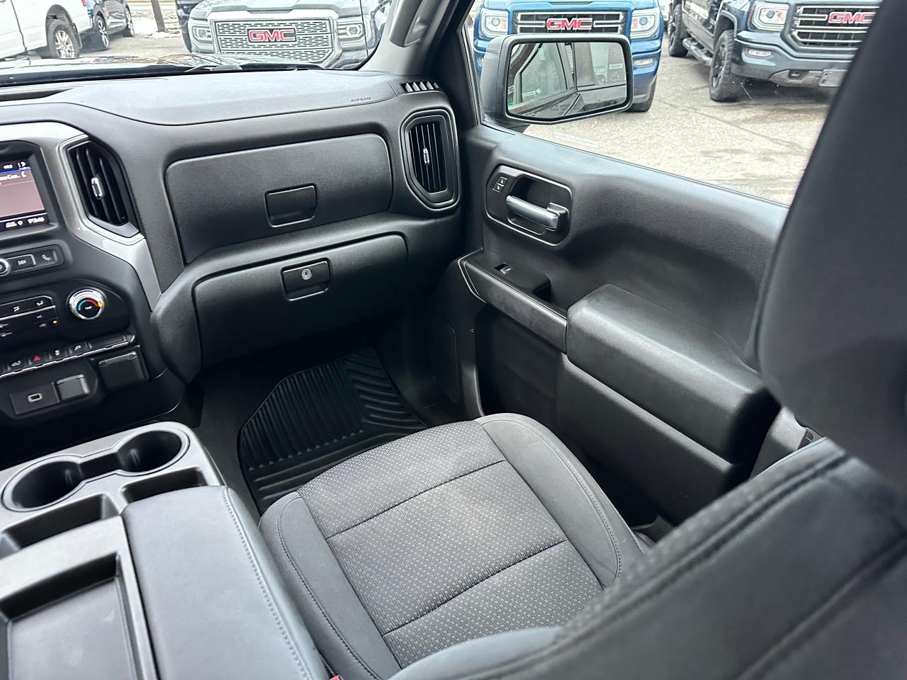 2020 GMC Sierra 1500 4x4Crew Cloth FM AC CarPlay BackupCam Bedliner 2.7 Photo