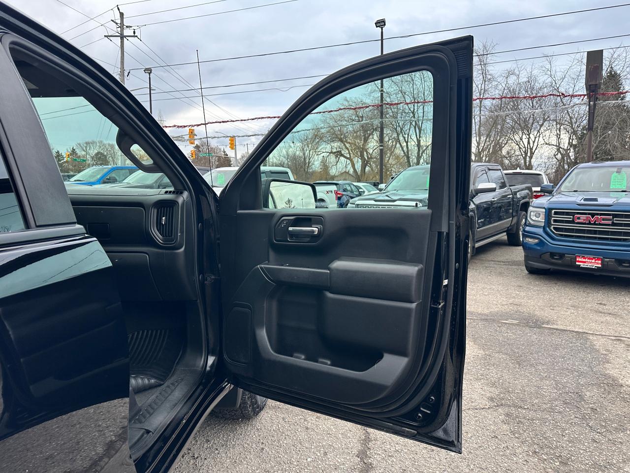 2020 GMC Sierra 1500 4x4Crew Cloth FM AC CarPlay BackupCam Bedliner 2.7 Photo