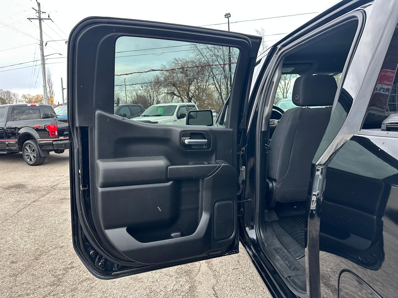 2020 GMC Sierra 1500 4x4Crew Cloth FM AC CarPlay BackupCam Bedliner 2.7 Photo