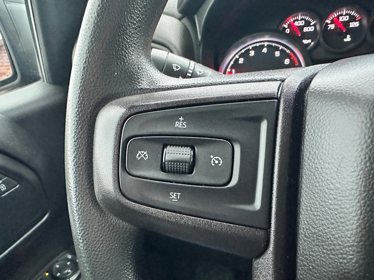 2020 GMC Sierra 1500 4x4Crew Cloth FM AC CarPlay BackupCam Bedliner 2.7 Photo