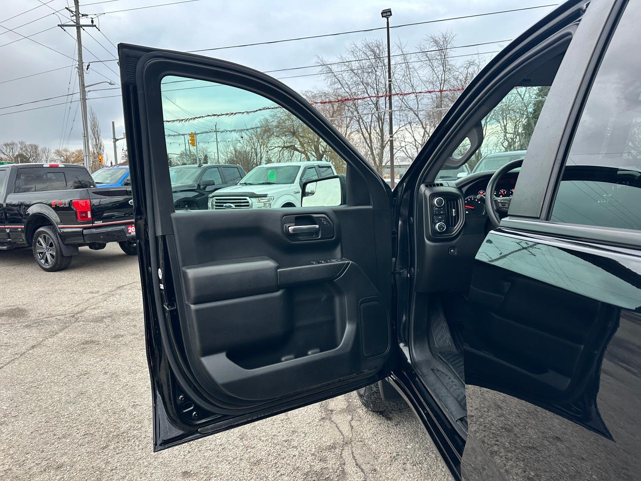 2020 GMC Sierra 1500 4x4Crew Cloth FM AC CarPlay BackupCam Bedliner 2.7 Photo