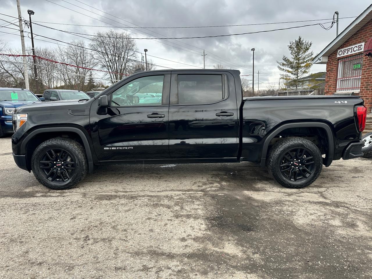 2020 GMC Sierra 1500 4x4Crew Cloth FM AC CarPlay BackupCam Bedliner 2.7 Photo