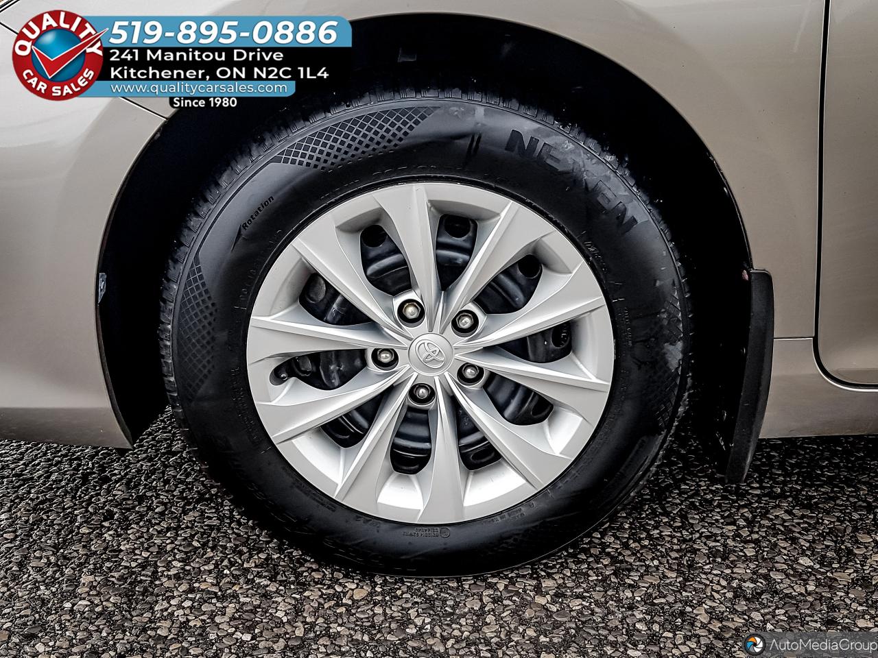 2016 Toyota Camry LE HYBRID *ONLY 70,000 KM* Photo