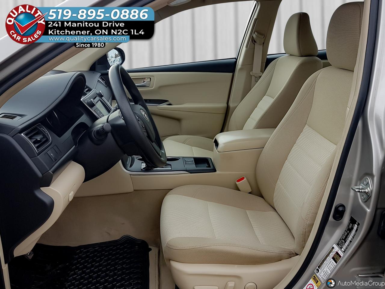 2016 Toyota Camry LE HYBRID *ONLY 70,000 KM* Photo