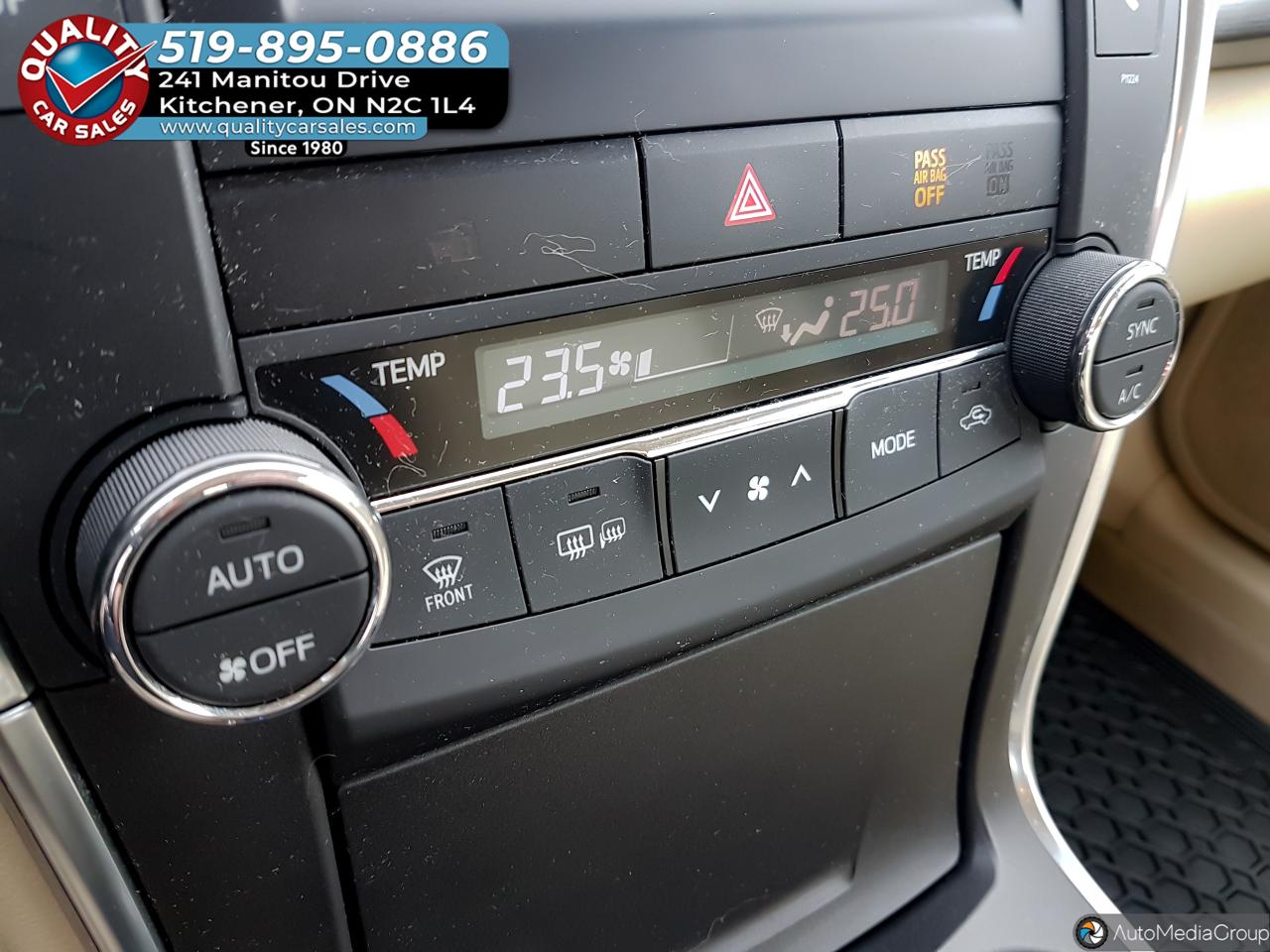 2016 Toyota Camry LE HYBRID *ONLY 70,000 KM* Photo