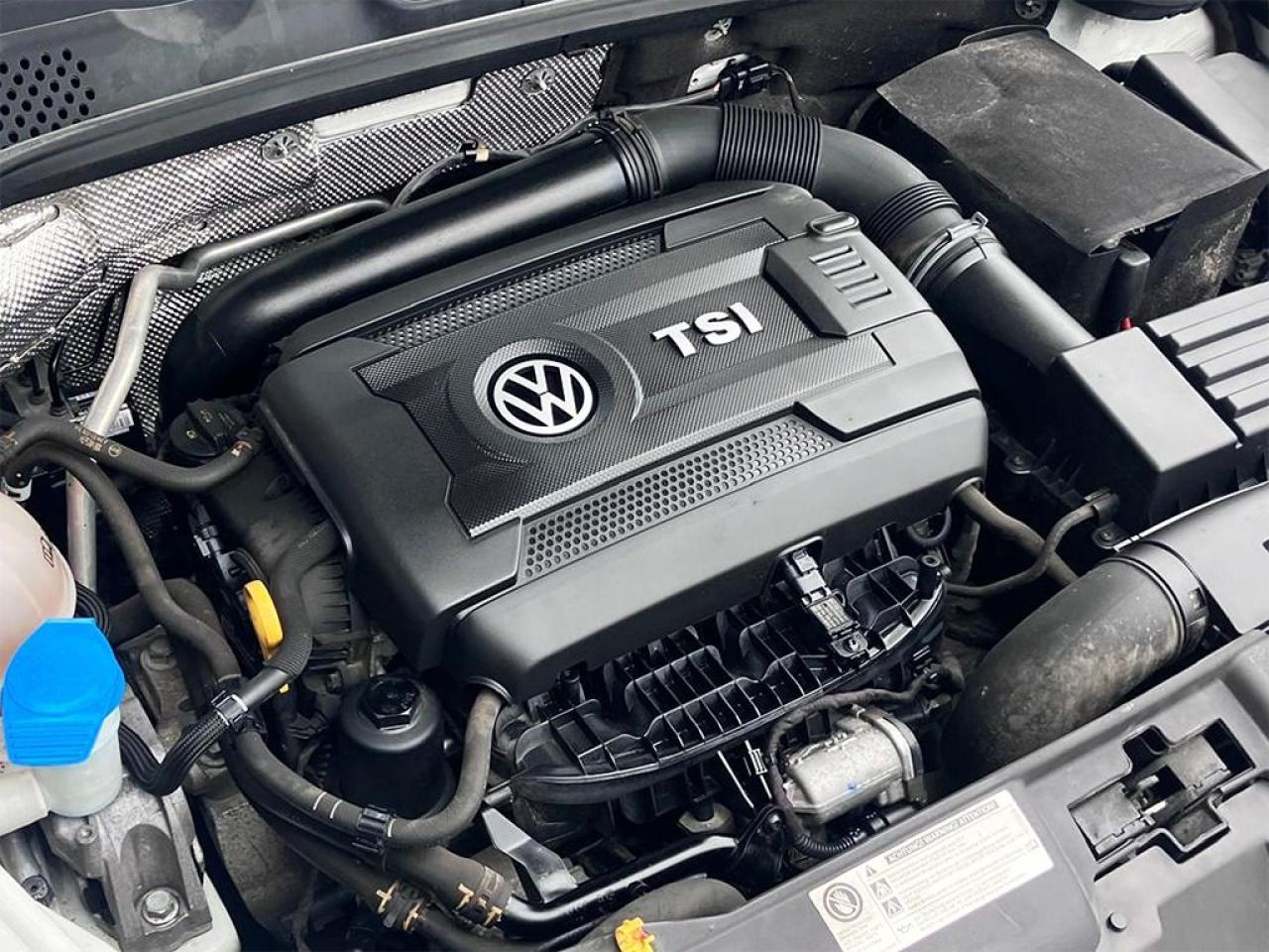 2017 Volkswagen Beetle REARCAM|PANOROOF|FENDER AUDIO Photo