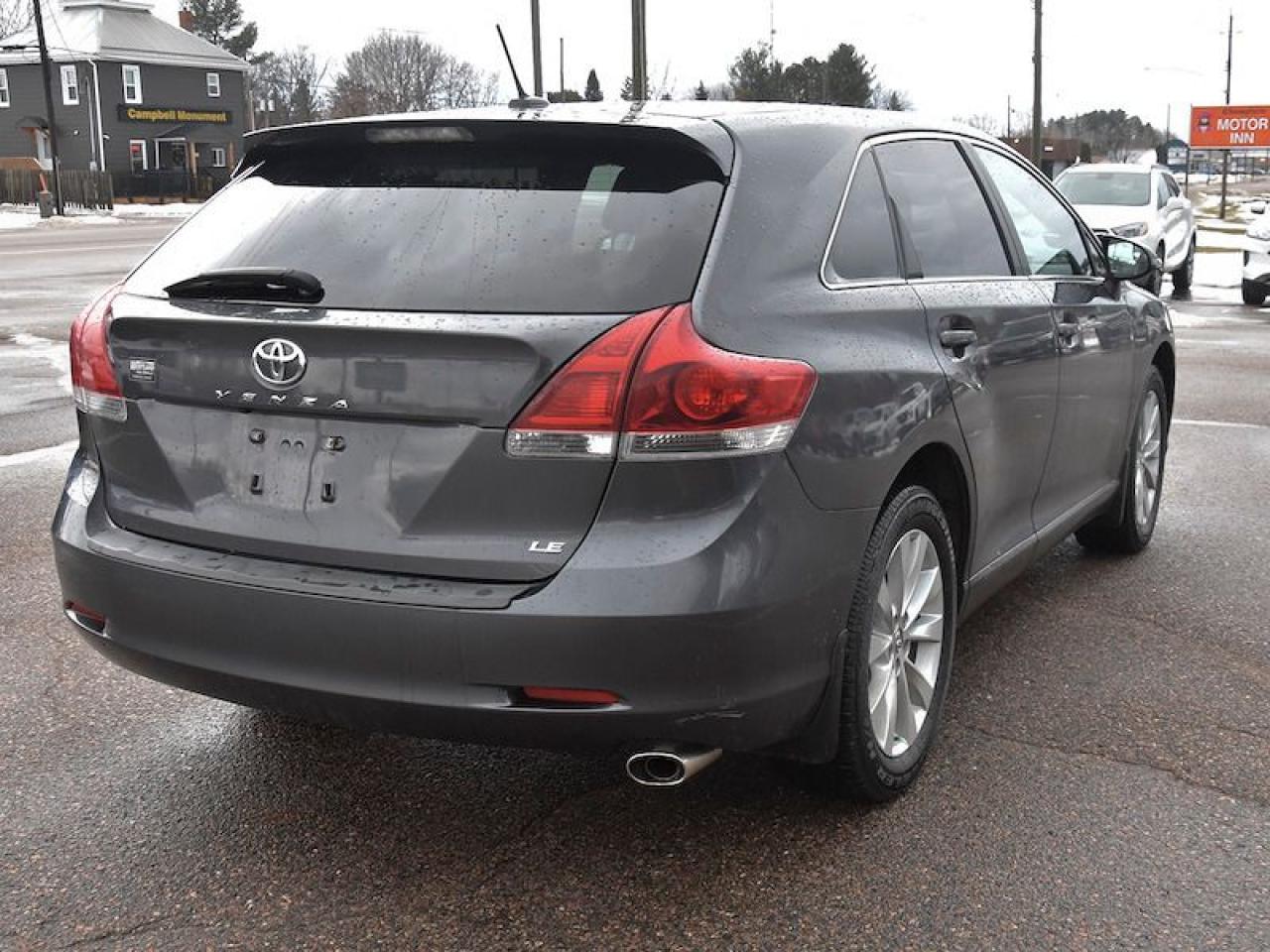 2015 Toyota Venza LE Photo2