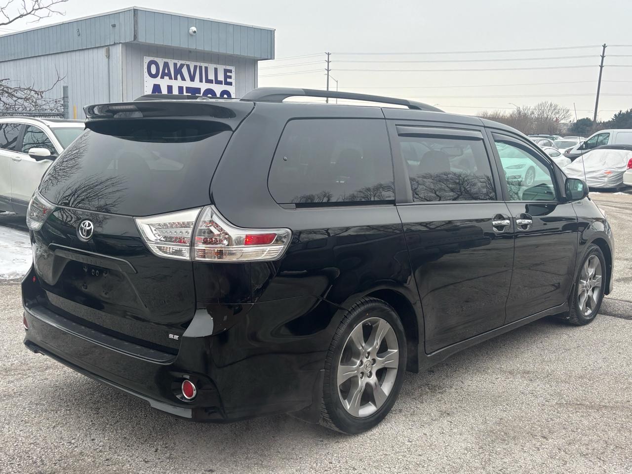 2014 Toyota Sienna SE 8-Pass FWD Photo