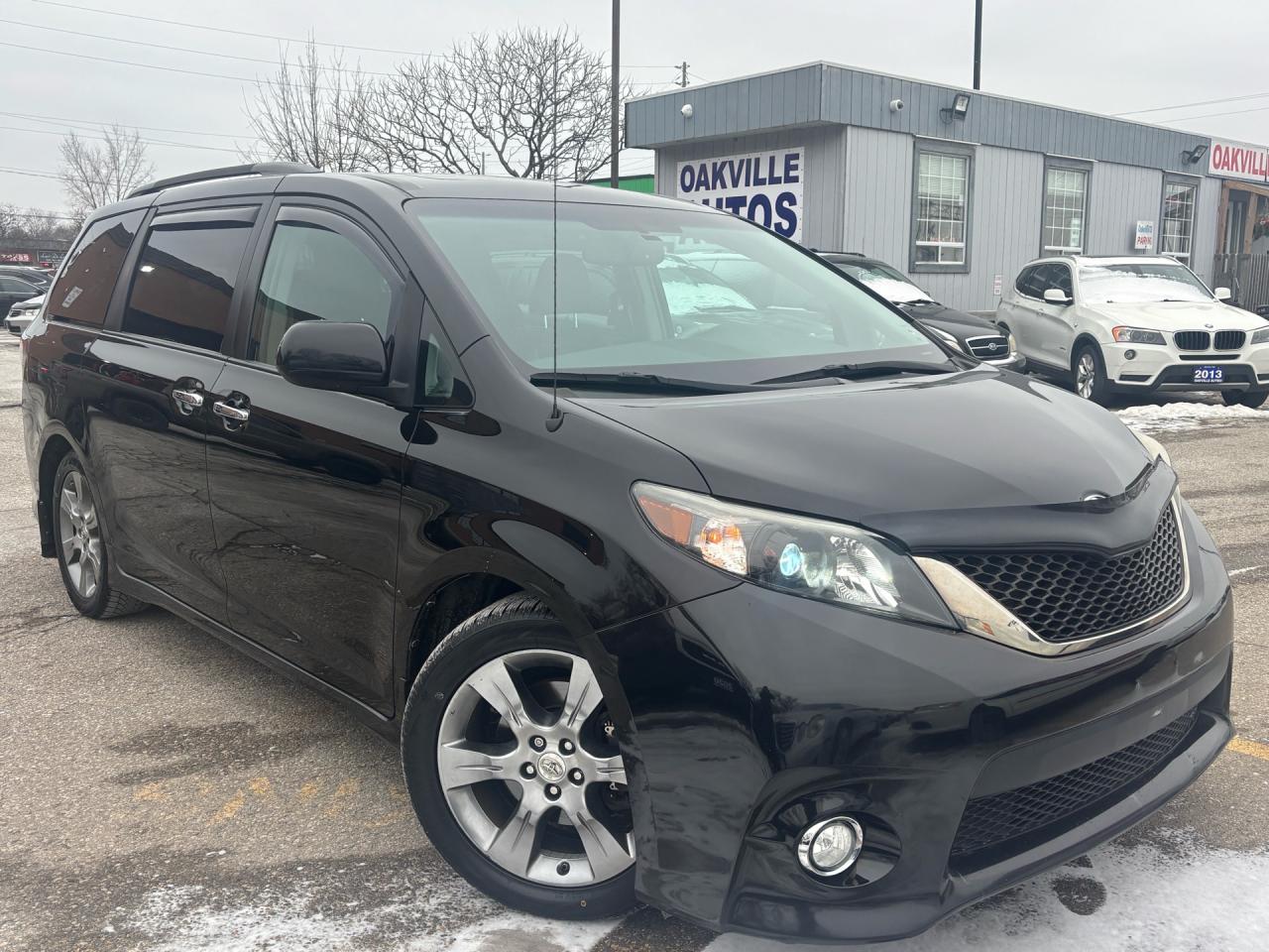 2014 Toyota Sienna SE 8-Pass FWD Photo